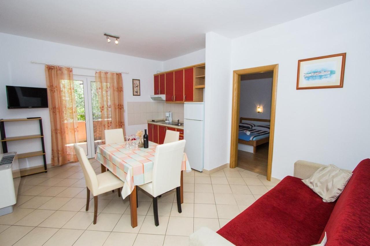 Apartments And Rooms Skalinada Murter Exterior foto