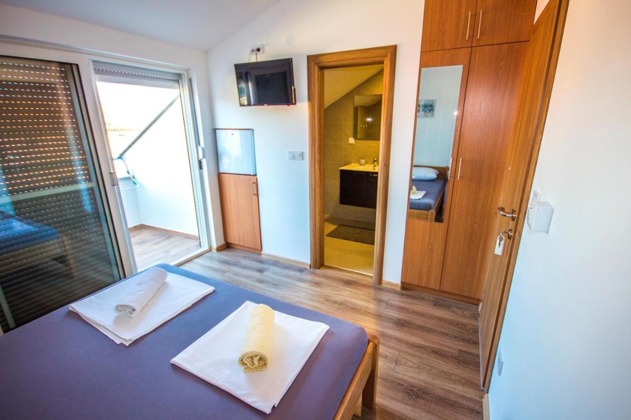 Apartments And Rooms Skalinada Murter Exterior foto