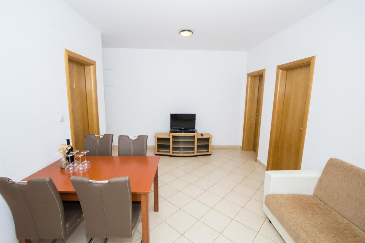 Apartments And Rooms Skalinada Murter Exterior foto